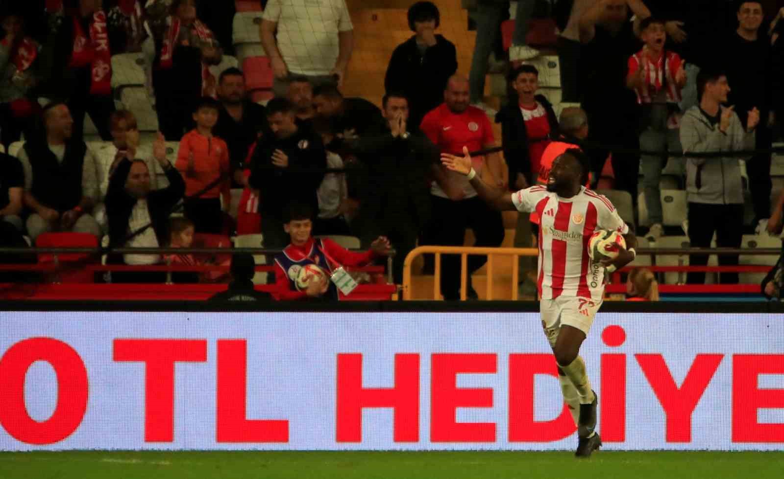 trendyol super lig antalyaspor 1 besiktas 3 mac sonucu 3 1lC7U3NL