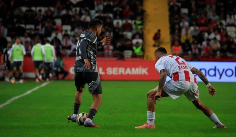 trendyol-super-lig-antalyaspor-1-besiktas-3-mac-sonucu-3GQ9SMin.jpg