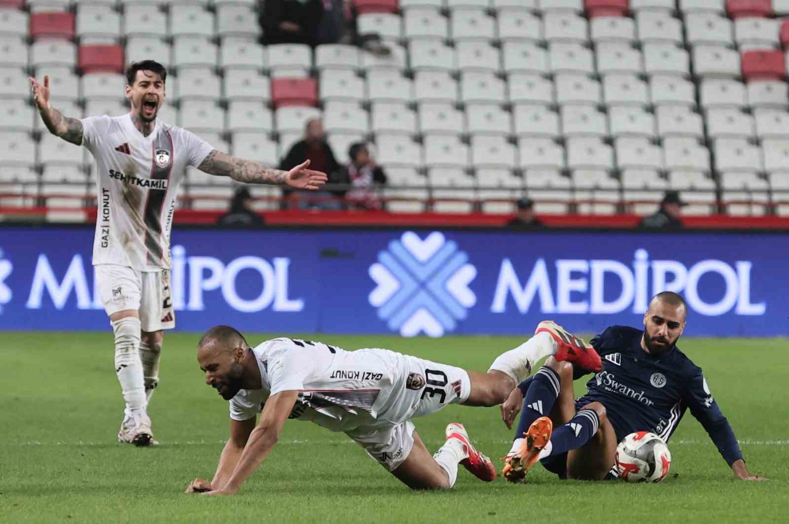 trendyol super lig antalyaspor 1 gaziantep fk 4 mac sonucu 12 JnhzRz1J