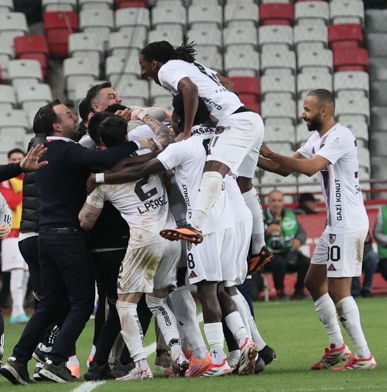 trendyol super lig antalyaspor 1 gaziantep fk 4 mac sonucu 31 NZG148s1