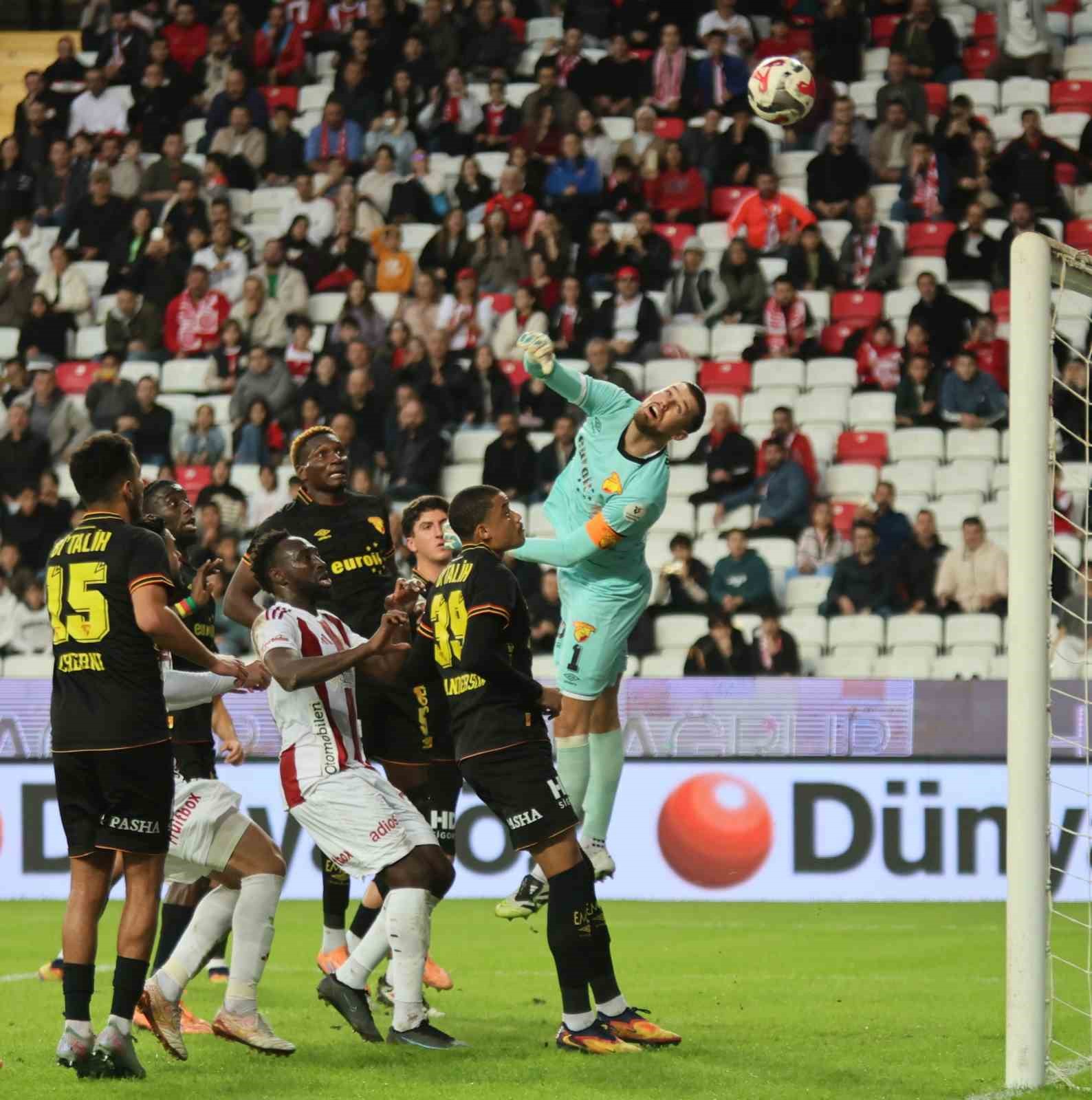 Trendyol Süper Lig: Antalyaspor: 1 - Göztepe: 0 (İlk yarı) 18 trendyol super lig antalyaspor 1 goztepe 0 ilk yari 14 Qs7knGPr