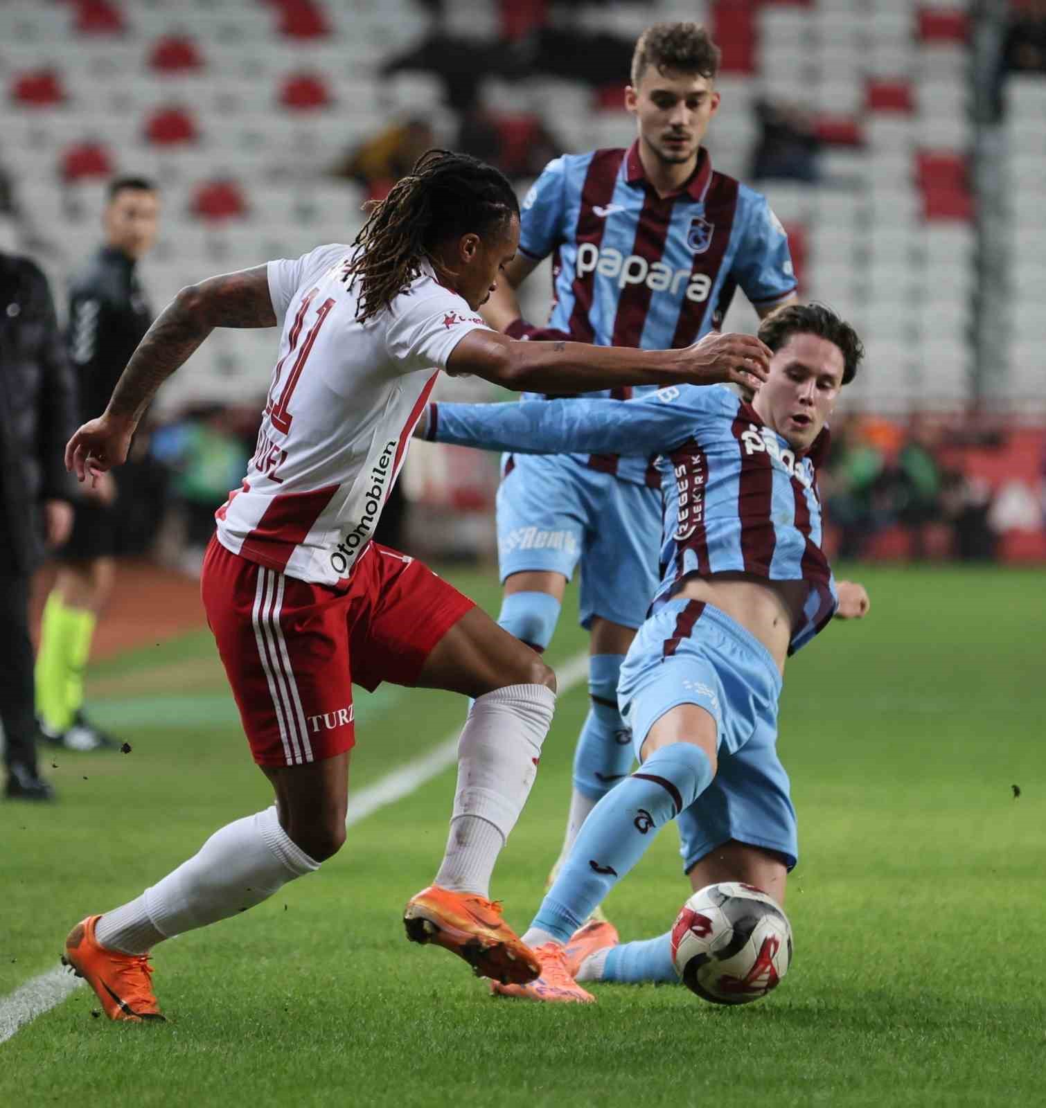 trendyol super lig antalyaspor 1 trabzonspor 0 ilk yari 19 UwSRHV4X