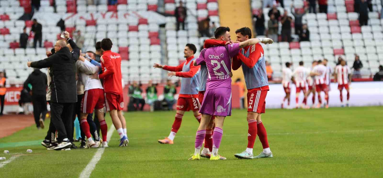 Trendyol Süper Lig: Antalyaspor: 3 - Eyüpspor: 0 (Maç sonucu) 11 trendyol super lig antalyaspor 3 eyupspor 0 mac sonucu 7 hdd23Pus