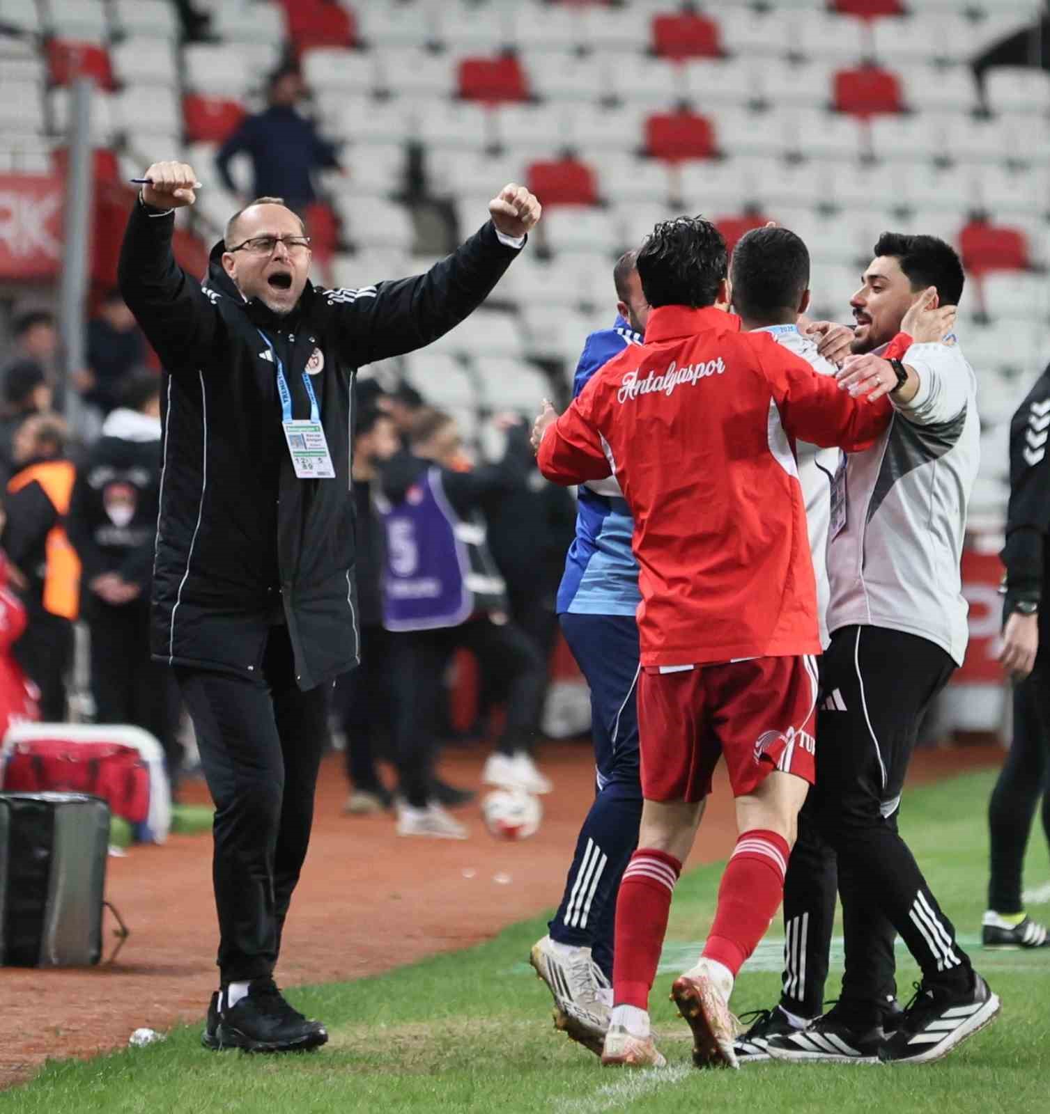 Trendyol Süper Lig: Antalyaspor: 3 - Samsunspor: 1 (Maç sonucu) 17 trendyol super lig antalyaspor 3 samsunspor 1 mac sonucu 13