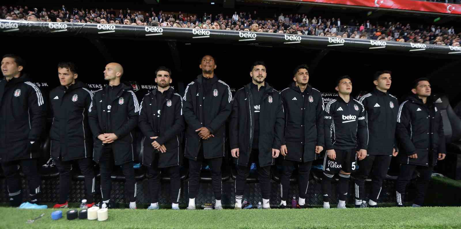 trendyol super lig besiktas 0 fatih karagumruk 0 mac devam ediyor 12 IBbbAWsD