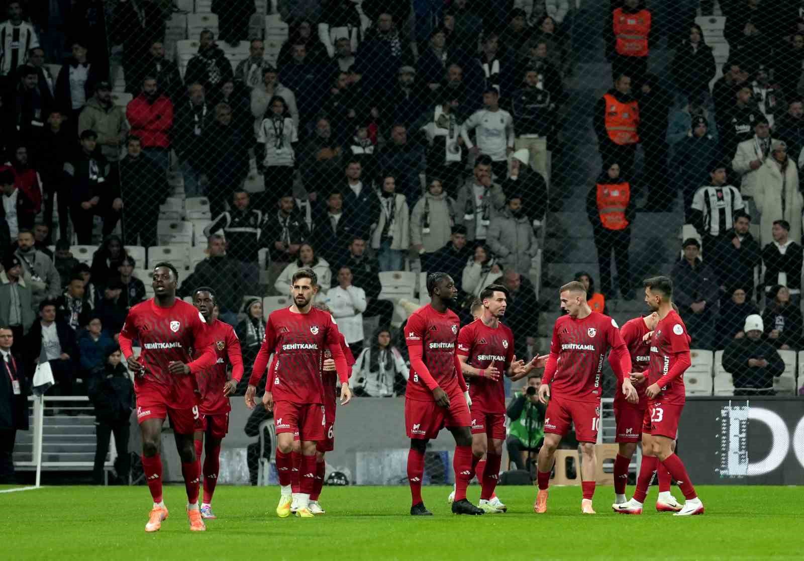 trendyol super lig besiktas 0 gaziantep fk 1 mac devam ediyor 25
