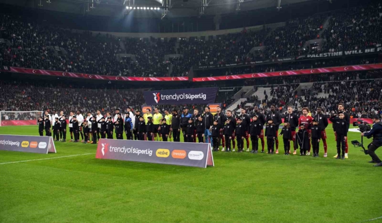 trendyol-super-lig-besiktas-0-gaziantep-fk-1-mac-devam-ediyor-p39dvbwU.jpg