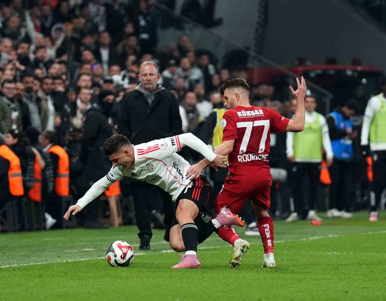 Trendyol Süper Lig: Beşiktaş: 1 - Gaziantep FK: 1 (İlk yarı) 24 trendyol super lig besiktas 1 gaziantep fk 1 ilk yari 20 ldneY2LT