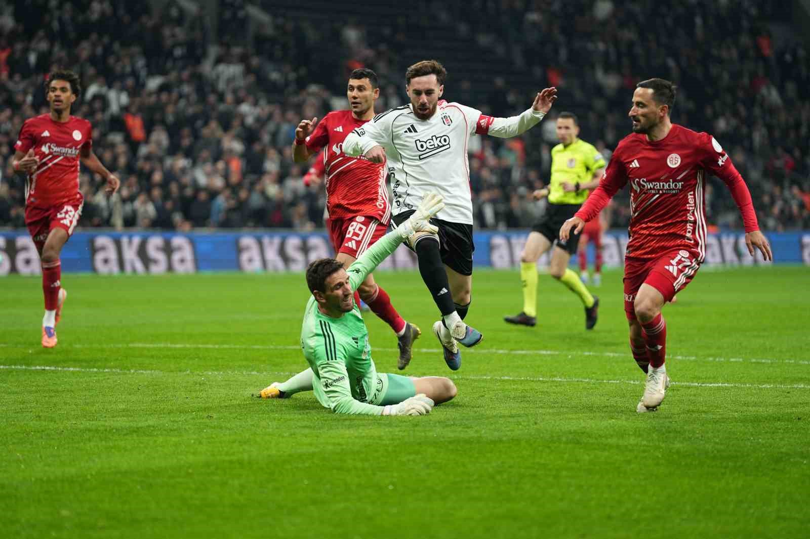 Trendyol Süper Lig: Beşiktaş: 2 - Antalyaspor: 0 (Maç devam ediyor) 15 trendyol super lig besiktas 2 antalyaspor 0 mac devam ediyor 11 qzpgSNnM