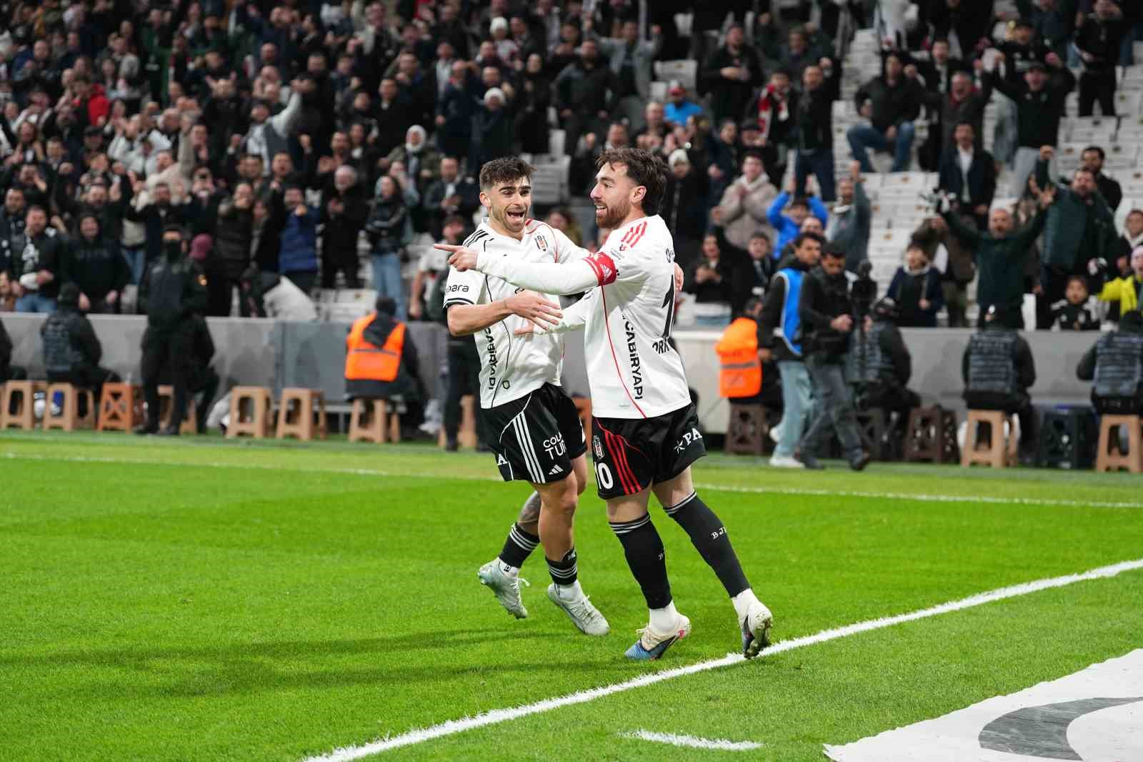 Trendyol Süper Lig: Beşiktaş: 2 - Antalyaspor: 0 (Maç devam ediyor) 20 trendyol super lig besiktas 2 antalyaspor 0 mac devam ediyor 16 B2fJOkdn