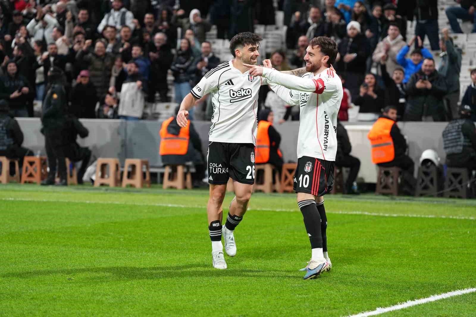 Trendyol Süper Lig: Beşiktaş: 2 - Antalyaspor: 0 (Maç devam ediyor) 21 trendyol super lig besiktas 2 antalyaspor 0 mac devam ediyor 17 4OnT9AGq