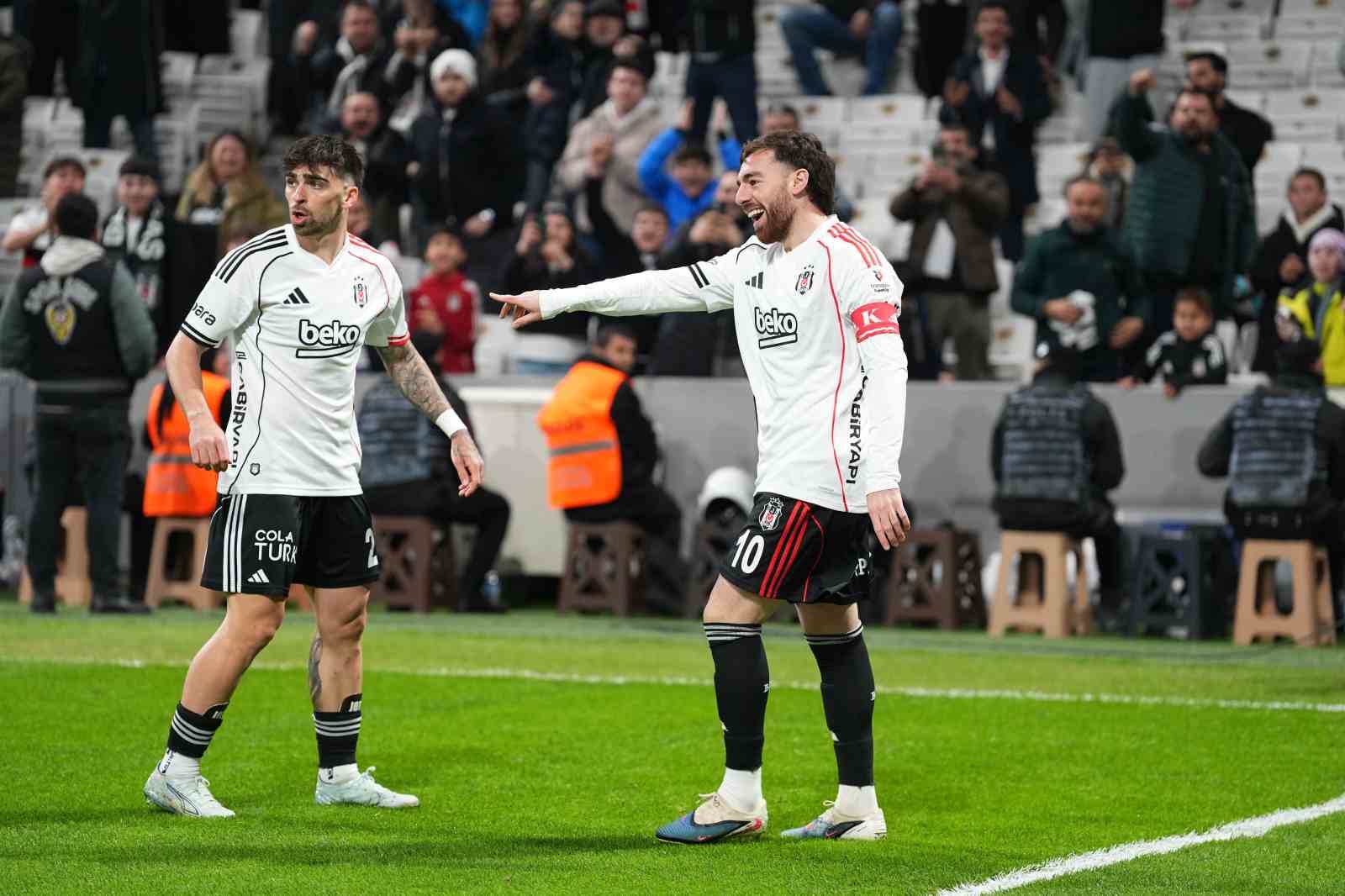 Trendyol Süper Lig: Beşiktaş: 2 - Antalyaspor: 0 (Maç devam ediyor) 22 trendyol super lig besiktas 2 antalyaspor 0 mac devam ediyor 18 jBmiIppX
