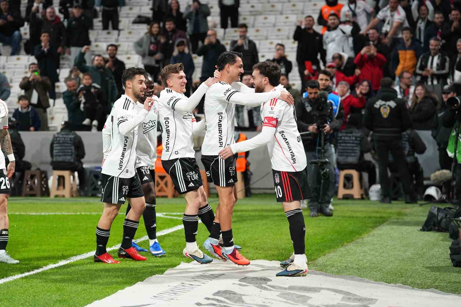 Trendyol Süper Lig: Beşiktaş: 2 - Antalyaspor: 0 (Maç devam ediyor) 23 trendyol super lig besiktas 2 antalyaspor 0 mac devam ediyor 19 kOdOG4YH