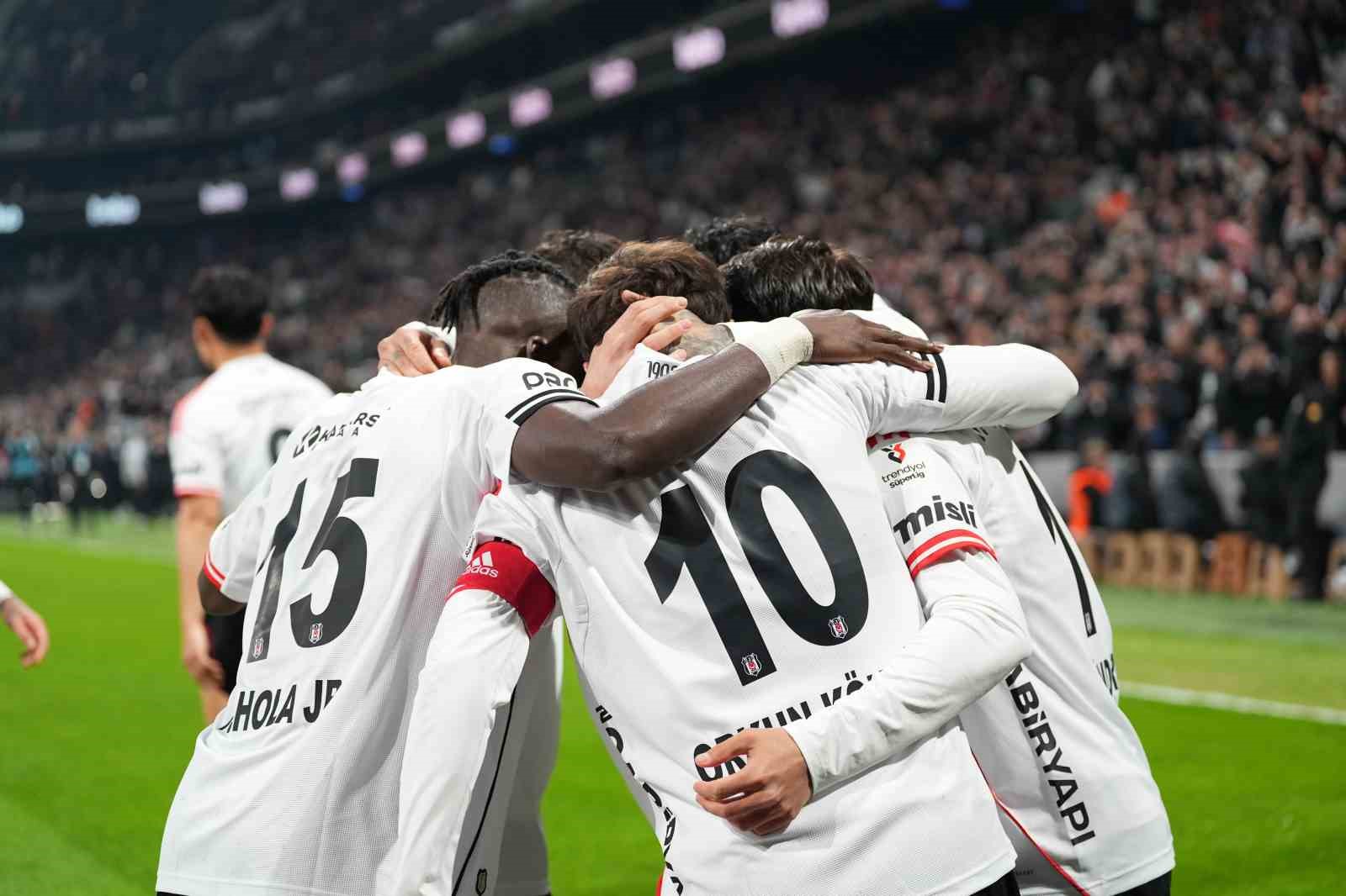 Trendyol Süper Lig: Beşiktaş: 2 - Antalyaspor: 0 (Maç devam ediyor) 27 trendyol super lig besiktas 2 antalyaspor 0 mac devam ediyor 23 b5aT5tt9