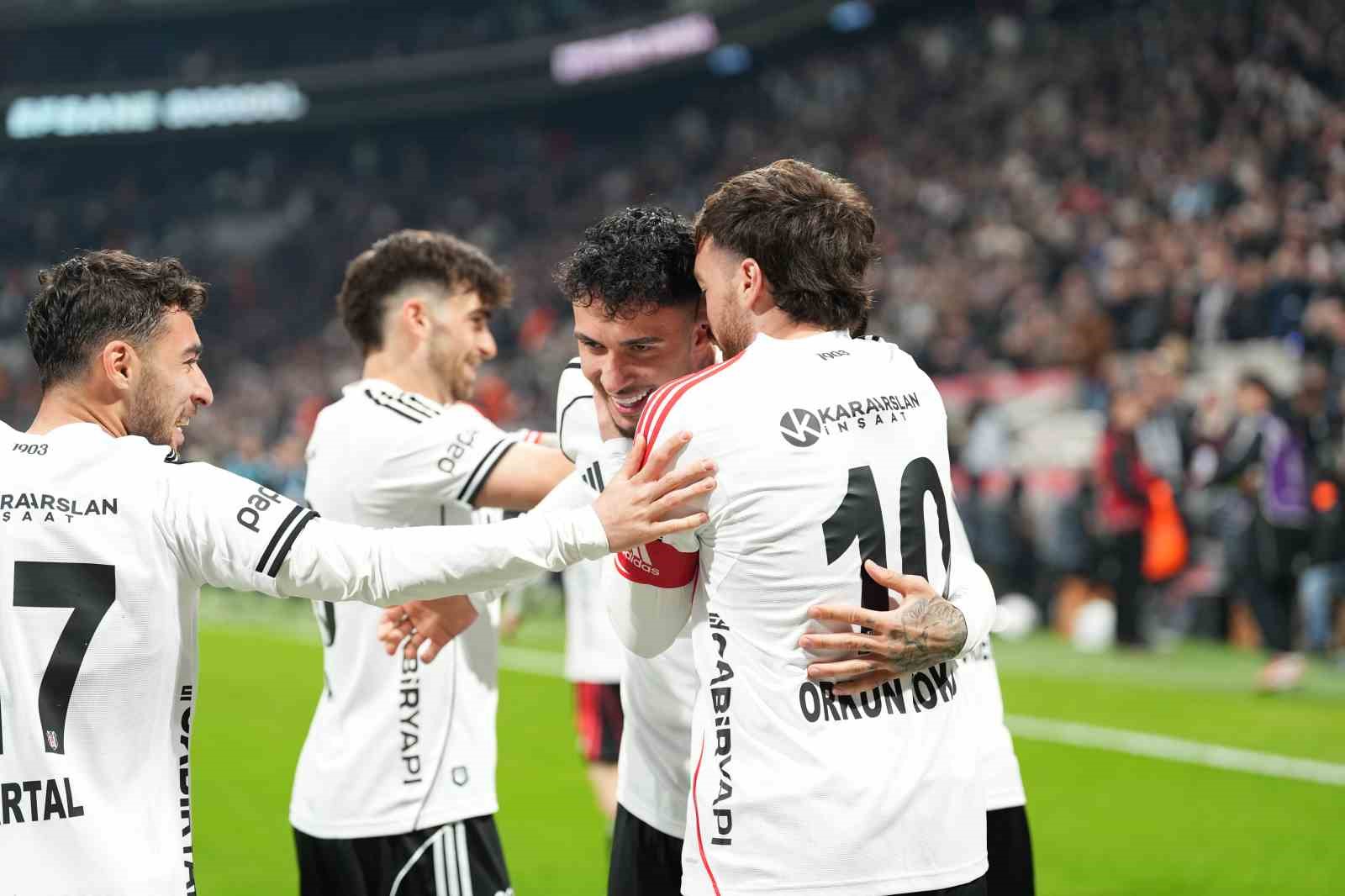 Trendyol Süper Lig: Beşiktaş: 2 - Antalyaspor: 0 (Maç devam ediyor) 28 trendyol super lig besiktas 2 antalyaspor 0 mac devam ediyor 24 pbRA4R5b