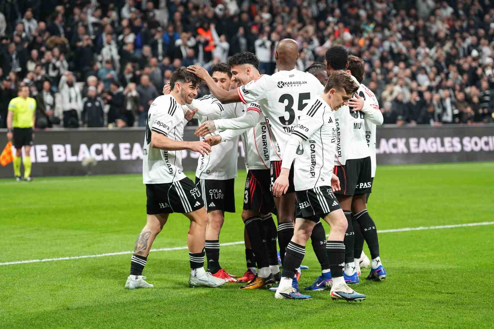 Trendyol Süper Lig: Beşiktaş: 2 - Antalyaspor: 0 (Maç devam ediyor) 33 trendyol super lig besiktas 2 antalyaspor 0 mac devam ediyor 29 fsquimmn