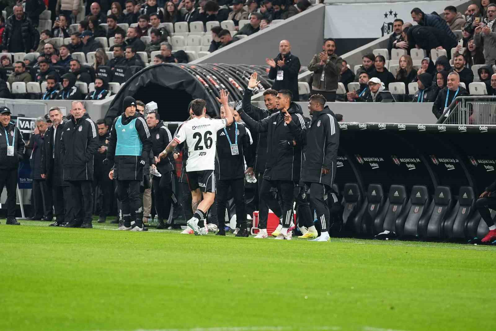 Trendyol Süper Lig: Beşiktaş: 2 - Antalyaspor: 0 (Maç devam ediyor) 38 trendyol super lig besiktas 2 antalyaspor 0 mac devam ediyor 34 BPaQy1mi