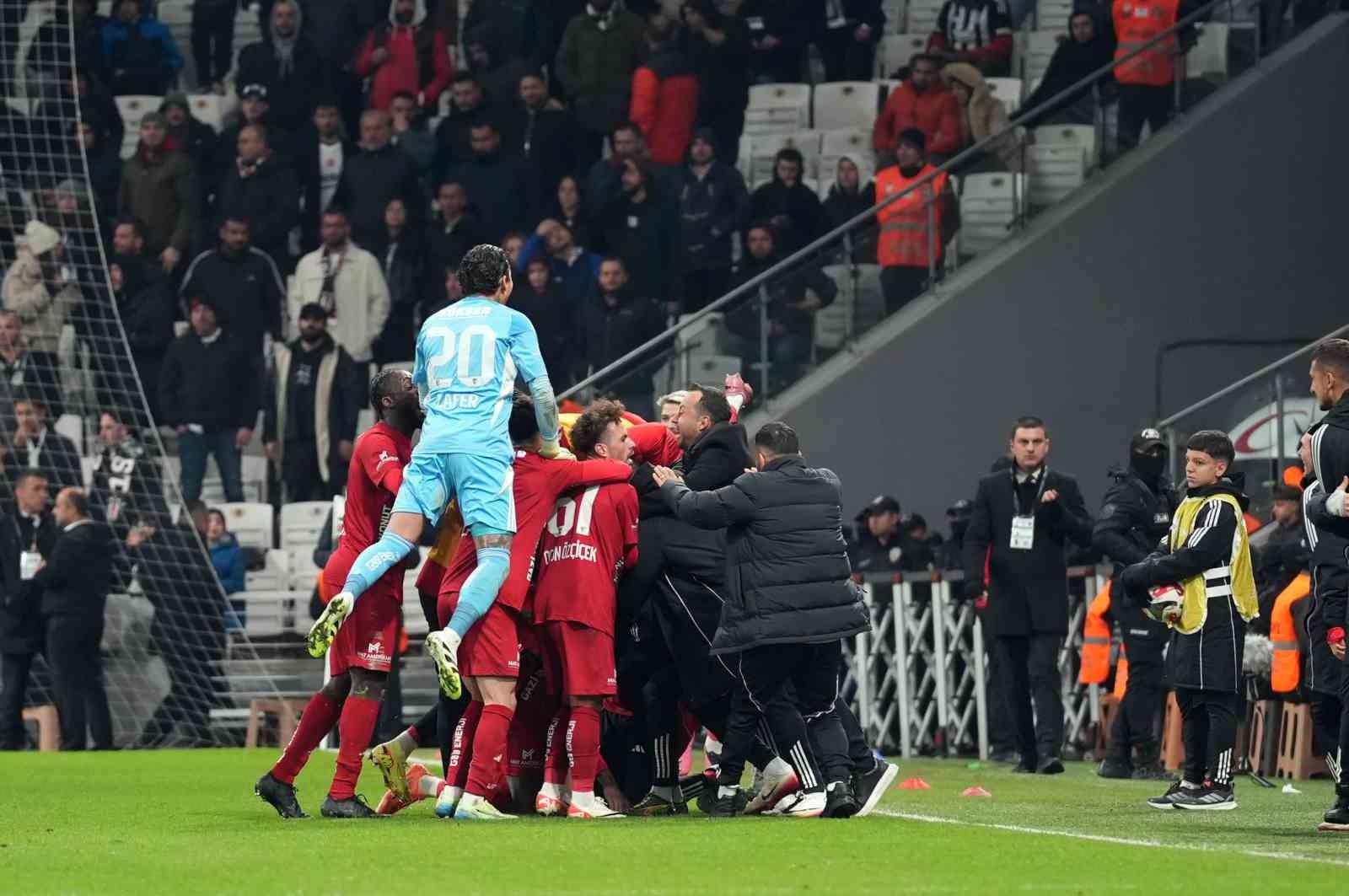 trendyol super lig besiktas 2 gaziantep fk 2 mac sonucu 32 SwKbYTRN