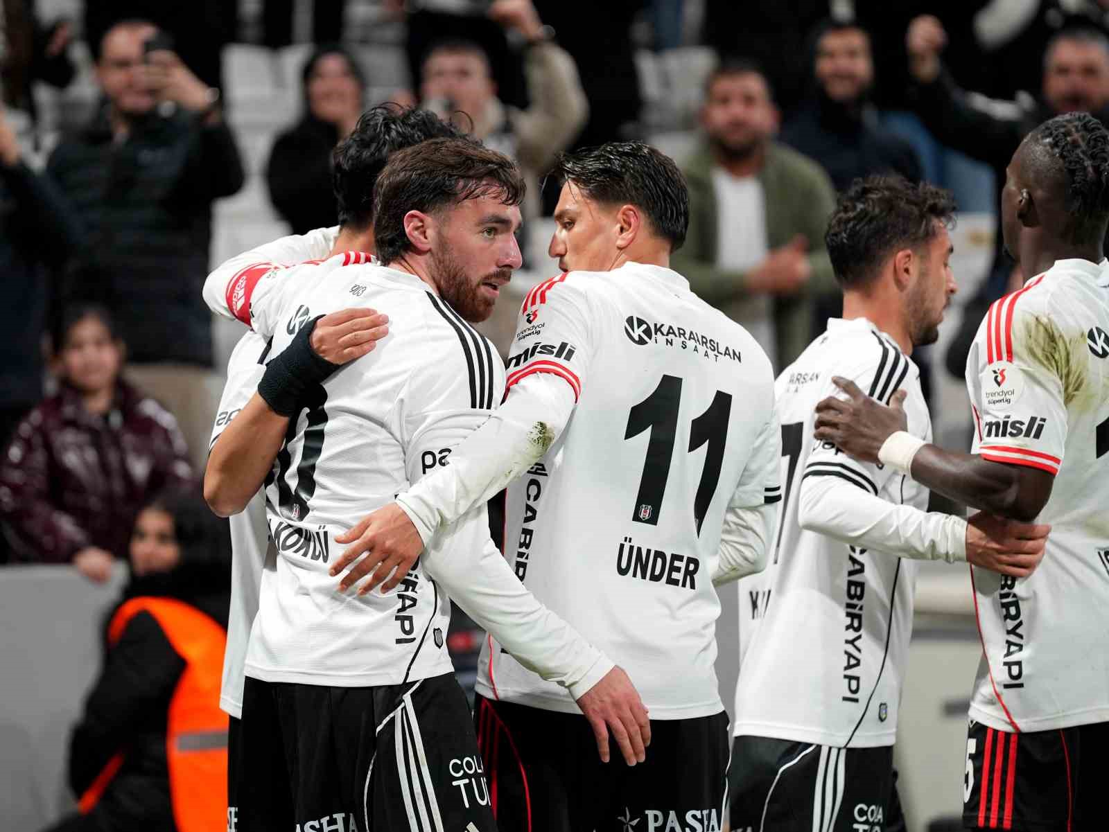 trendyol super lig besiktas 4 antalyaspor 2 mac sonucu 14 H1LcFIVs