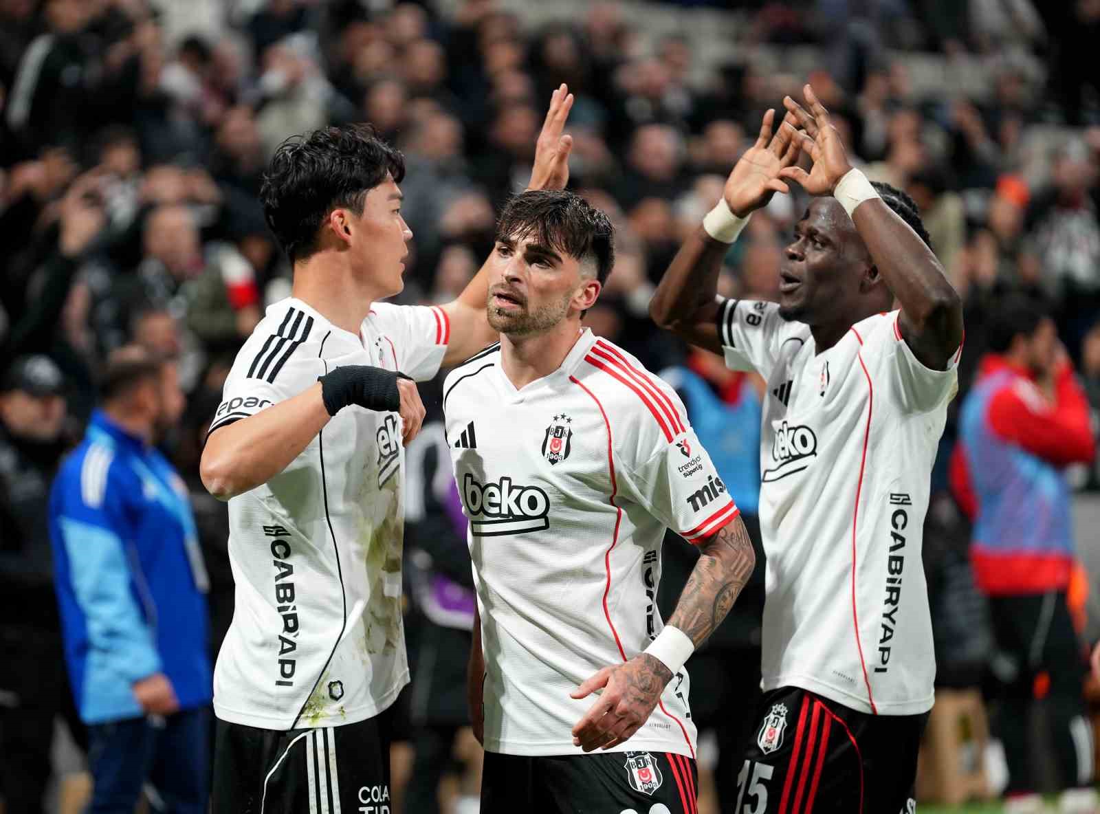 trendyol super lig besiktas 4 antalyaspor 2 mac sonucu 15 PA1ZHBTu