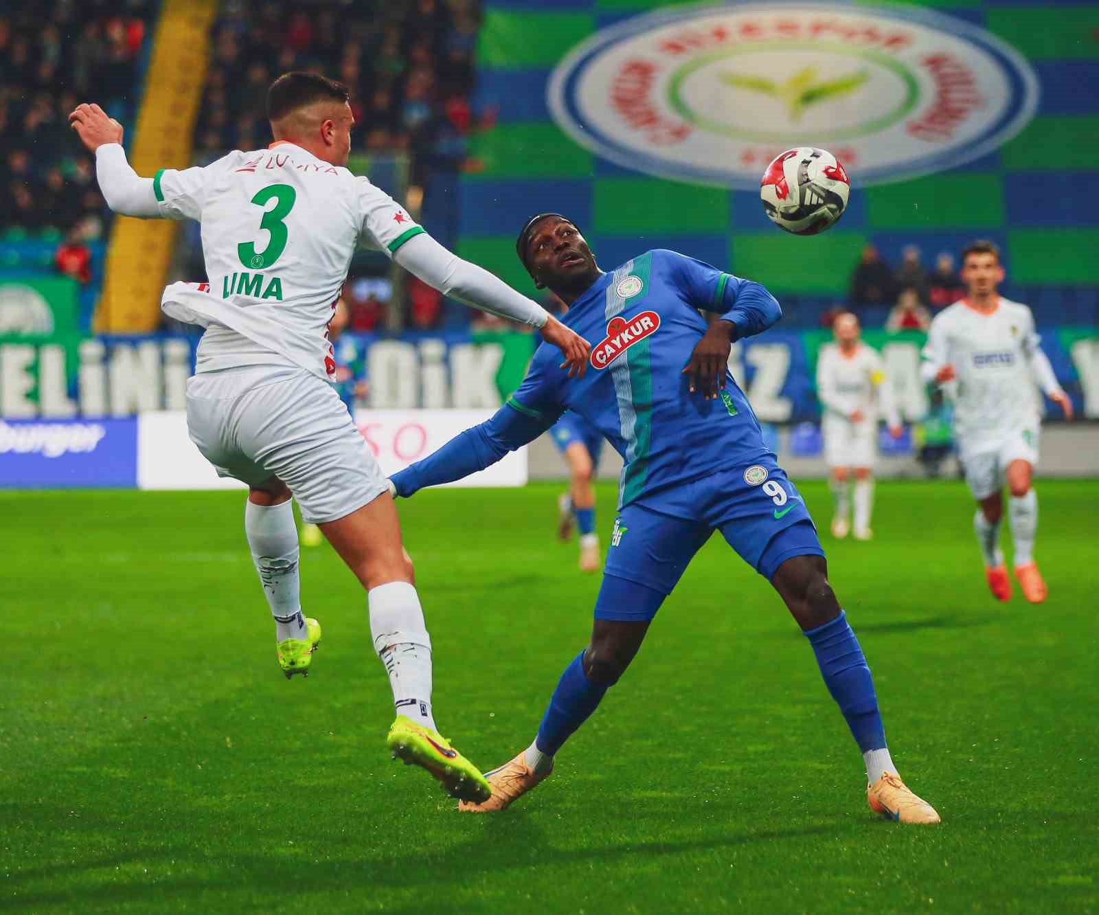 Trendyol Süper Lig: Çaykur Rizespor: 0 - Corendon Alanyaspor: 0 (İlk yarı) 6 trendyol super lig caykur rizespor 0 corendon alanyaspor 0 ilk yari 2 FkIspUvb