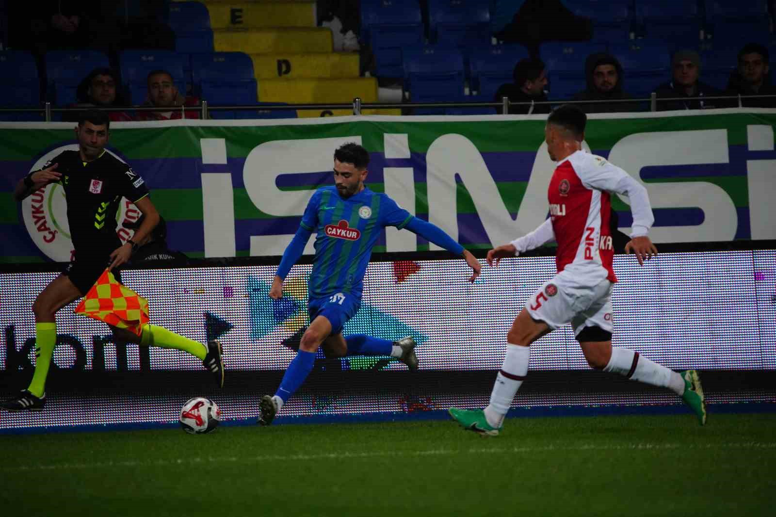 trendyol super lig caykur rizespor 0 fatih karagumruk 0 ilk yari 11 UGLLpyka