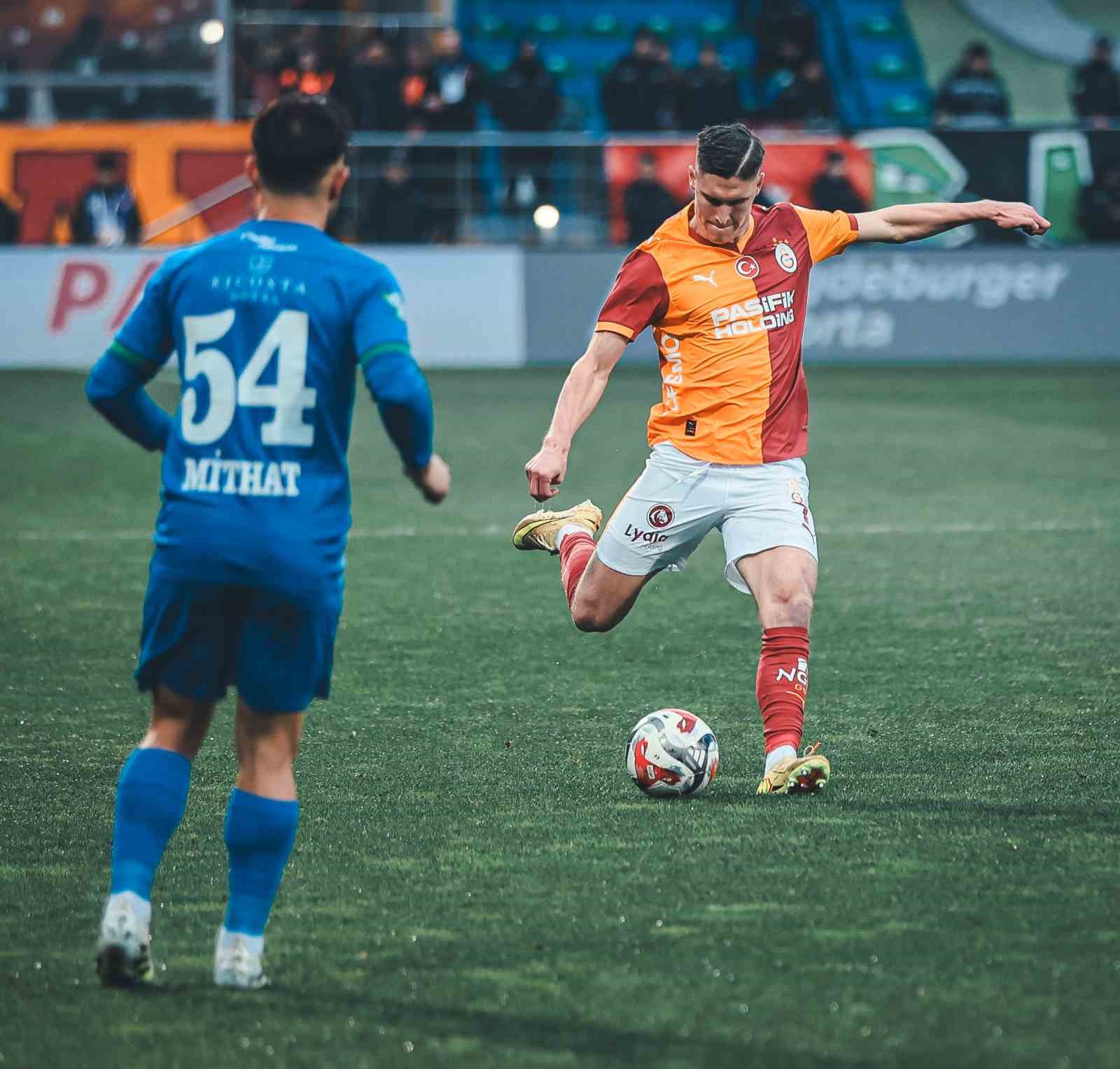 trendyol super lig caykur rizespor 0 galatasaray 1 mac devam ediyor 7 1Js5LptY