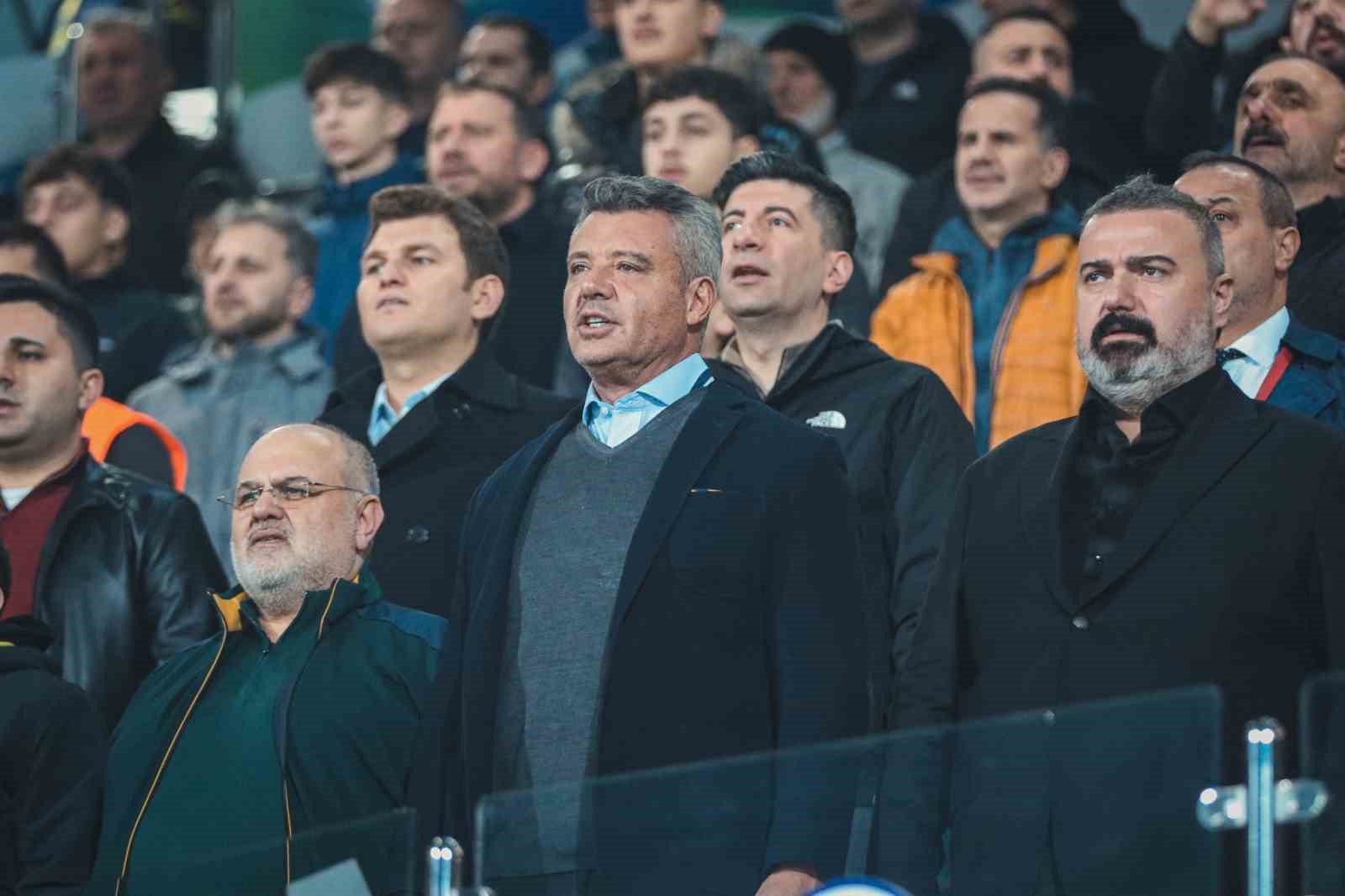 trendyol super lig caykur rizespor 2 fenerbahce 0 mac devam ediyor 3 RN8zRg8Y