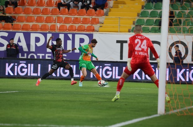 Trendyol Süper Lig: Corendon Alanyaspor: 0 - Gençlerbirliği: 0 (İlk yarı) 4 trendyol super lig corendon alanyaspor 0 genclerbirligi 0 ilk yari 0 AYqiErN7