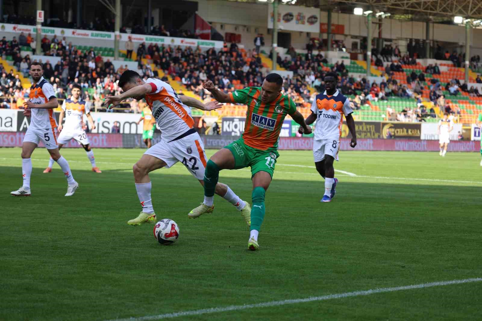 trendyol super lig corendon alanyaspor 0 rams basaksehir 2 ilk yari 4 1K7RyyGN
