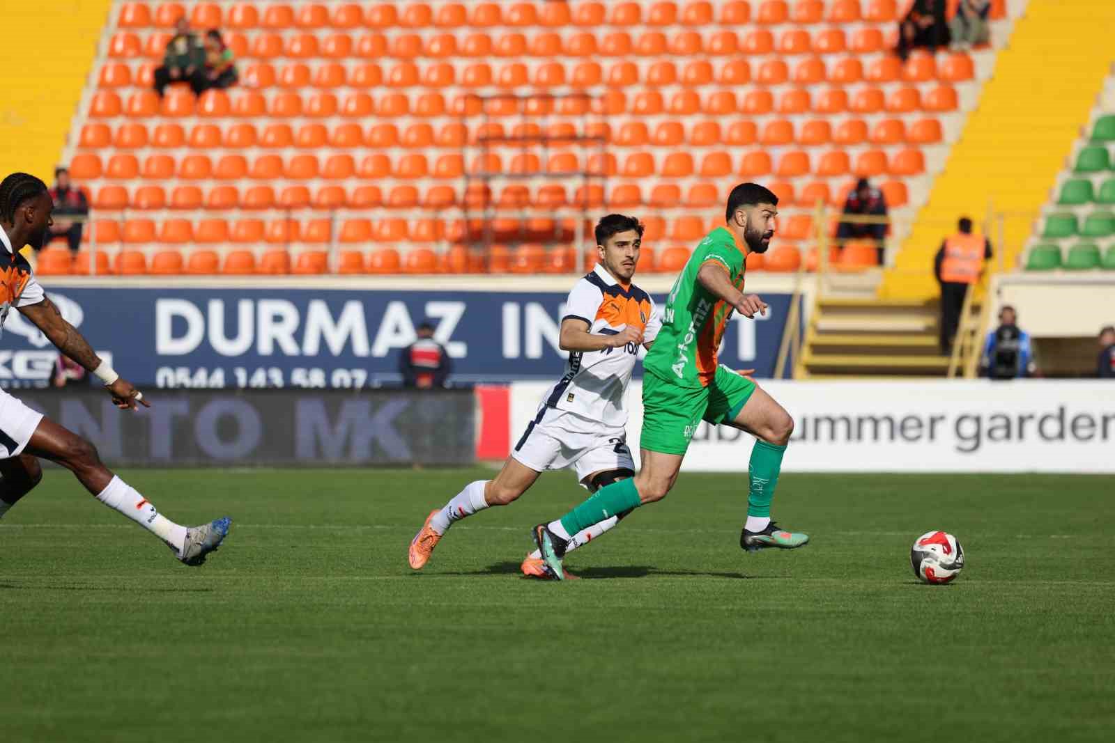 trendyol super lig corendon alanyaspor 0 rams basaksehir 2 ilk yari 6