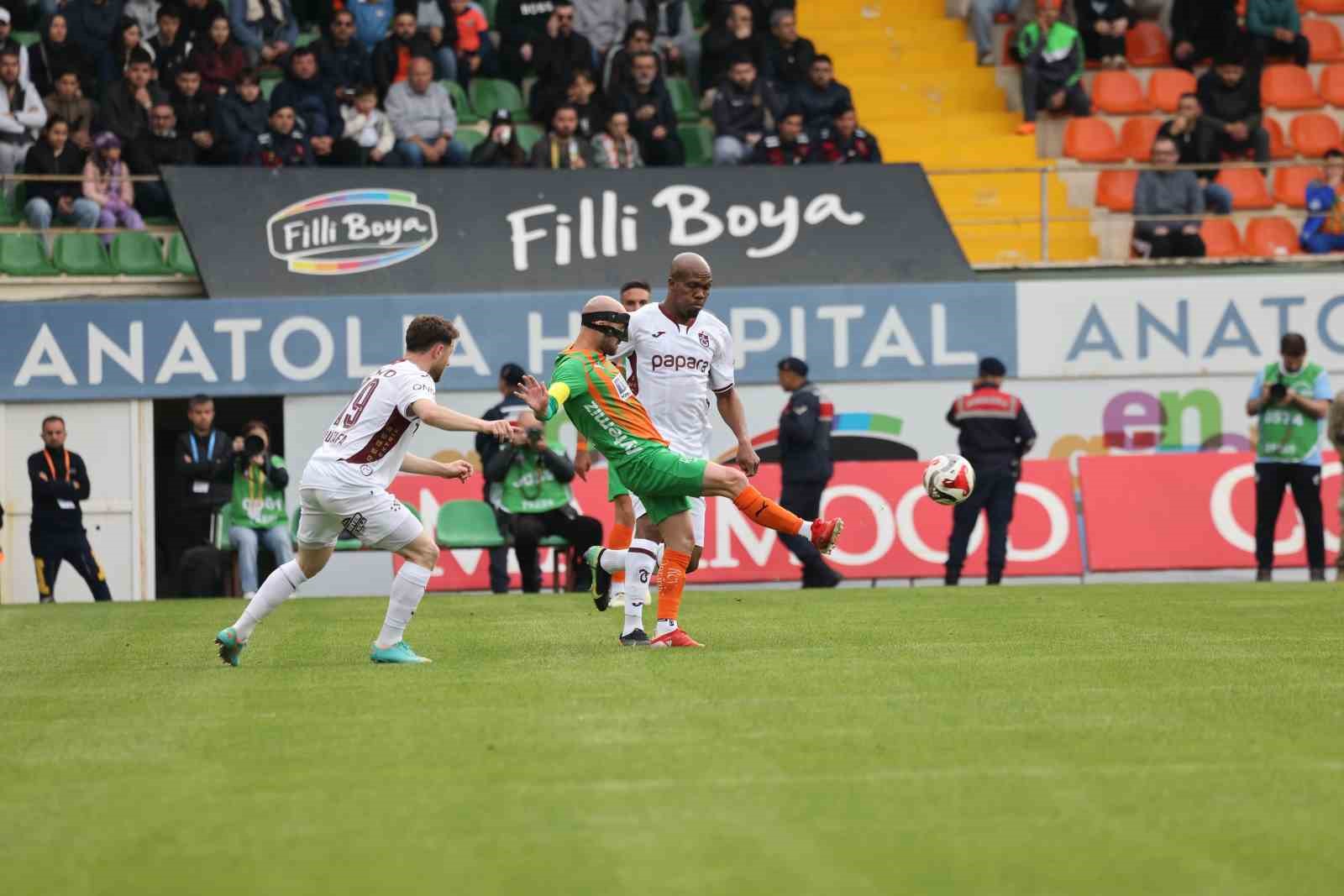 Trendyol Süper Lig: Corendon Alanyaspor: 0 Trabzonspor: 0 (İlk yarı) 5 trendyol super lig corendon alanyaspor 0 trabzonspor 0 ilk yari 1 MJLaaZy1