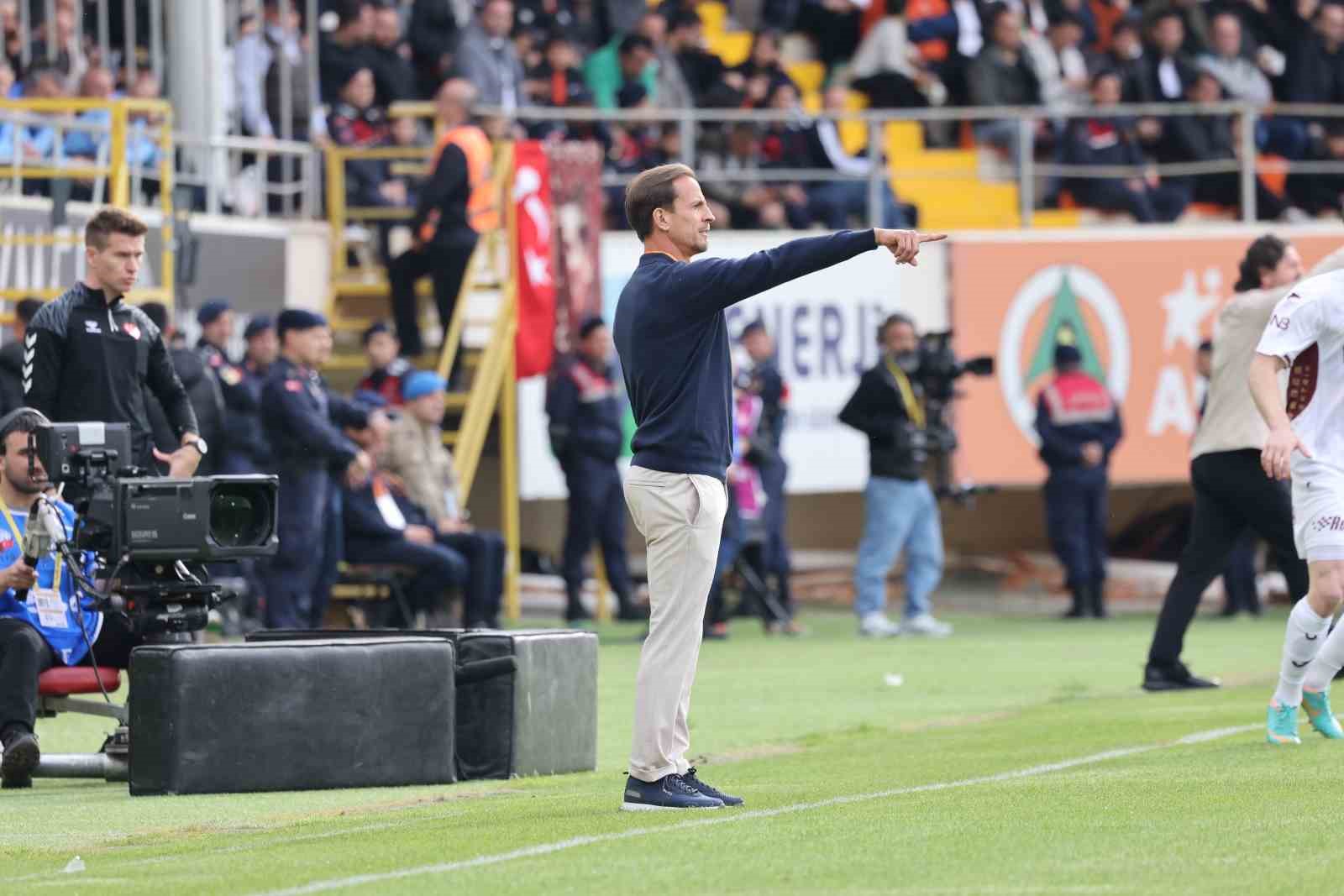 Trendyol Süper Lig: Corendon Alanyaspor: 0 Trabzonspor: 0 (İlk yarı) 8 trendyol super lig corendon alanyaspor 0 trabzonspor 0 ilk yari 4 Sg8sqZDM