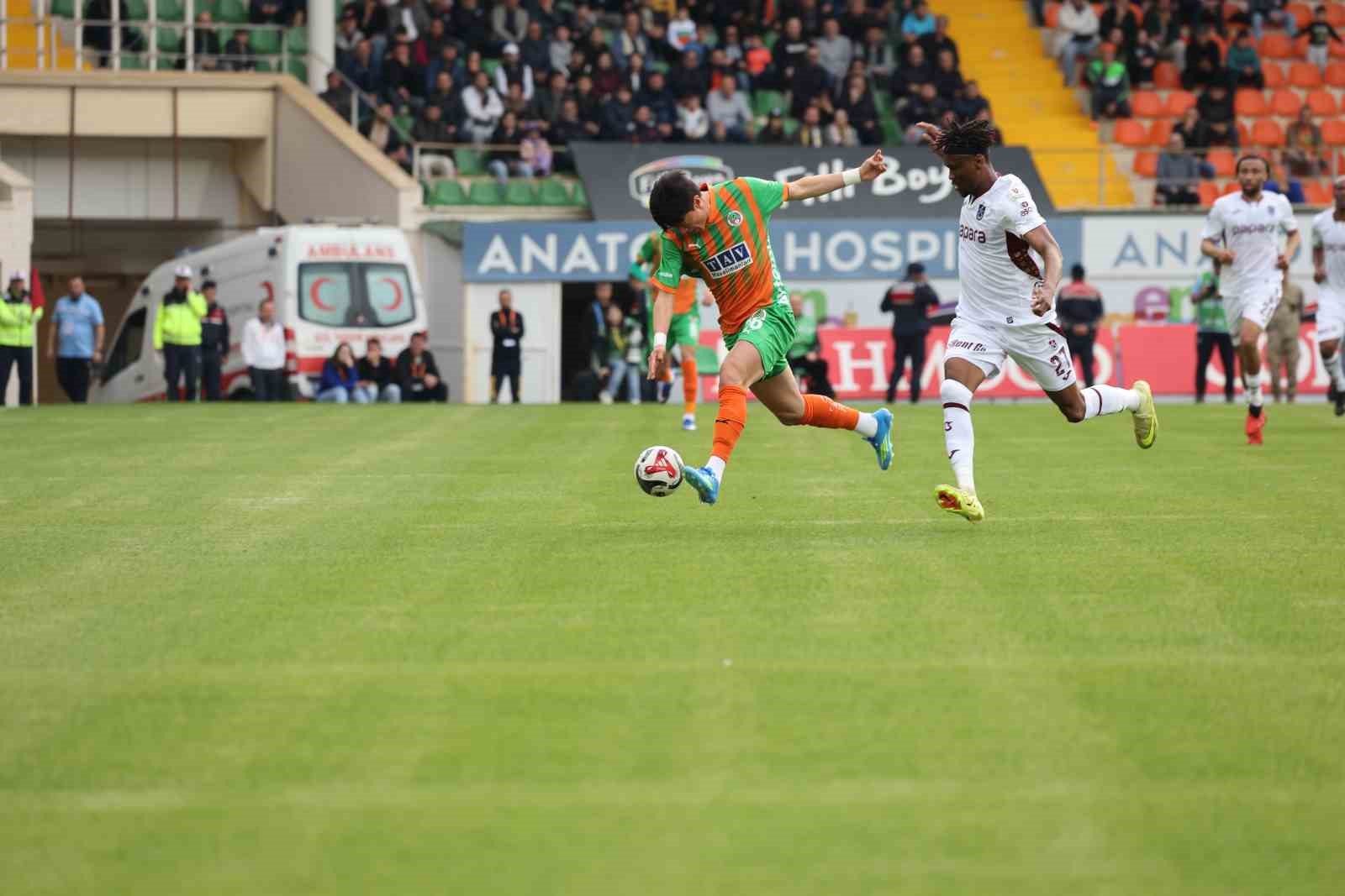 Trendyol Süper Lig: Corendon Alanyaspor: 0 Trabzonspor: 0 (İlk yarı) 10 trendyol super lig corendon alanyaspor 0 trabzonspor 0 ilk yari 6 OrC3h5Gq