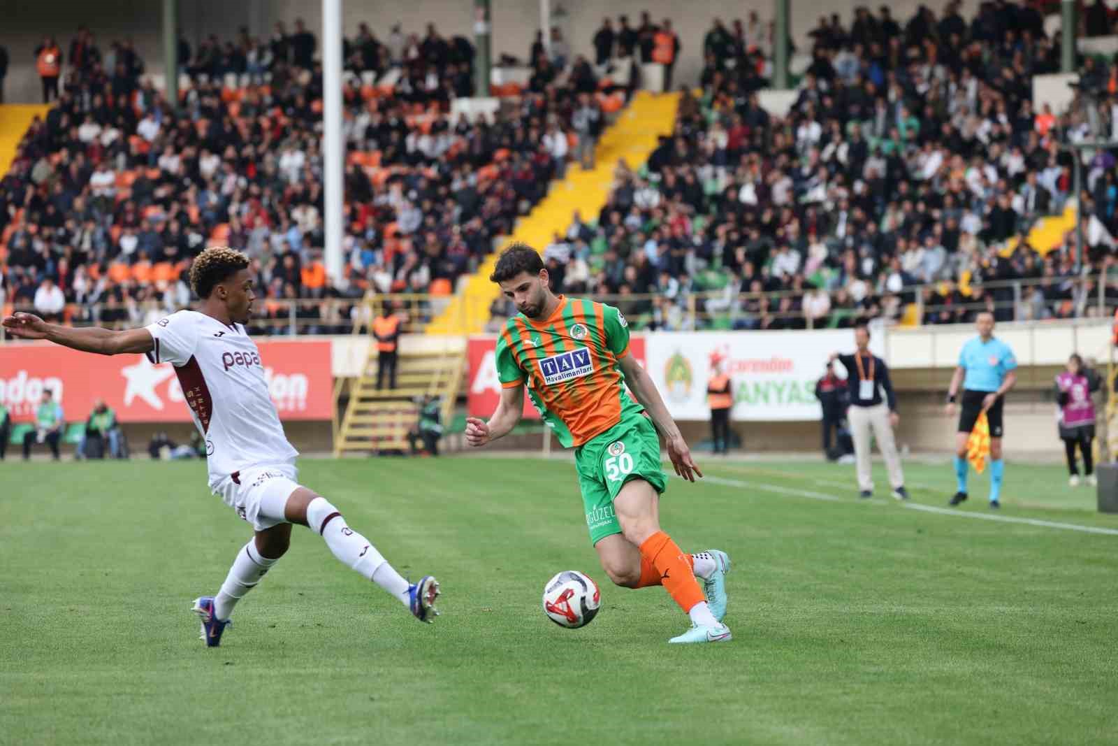 trendyol super lig corendon alanyaspor 1 trabzonspor 1 mac sonucu 0 yw28js3A
