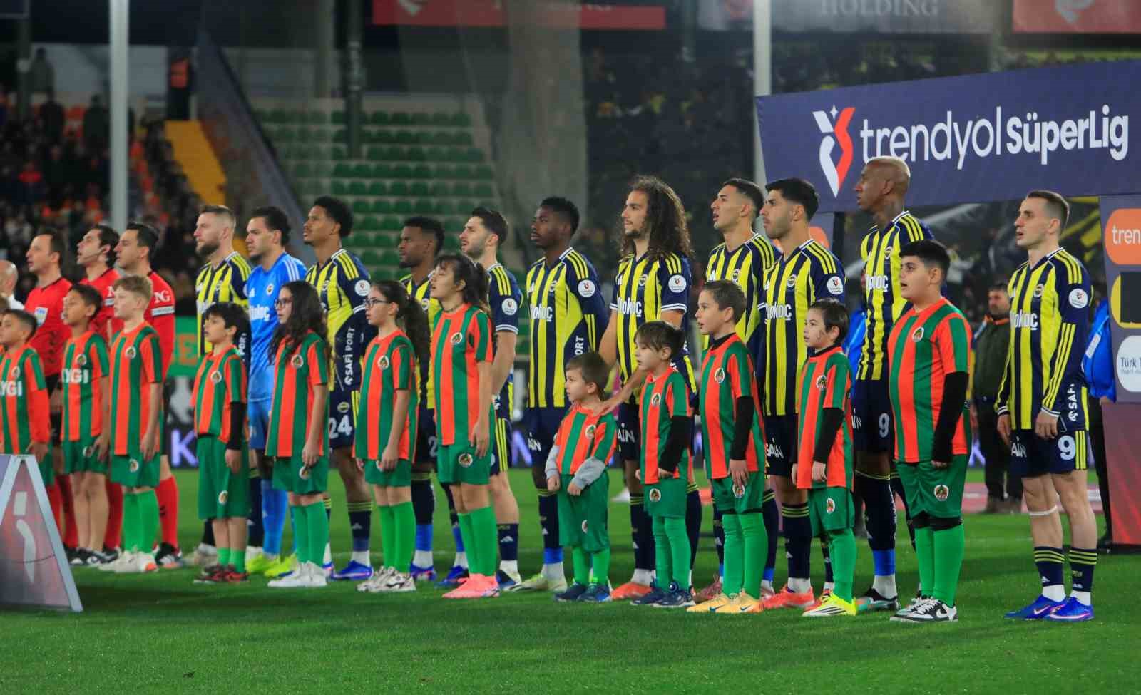Trendyol Süper Lig: Corendon Alanyaspor: 2 - Fenerbahçe: 1 (Maç devam ediyor) 17 trendyol super lig corendon alanyaspor 2 fenerbahce 1 mac devam ediyor 13