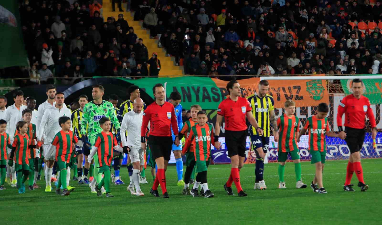 Trendyol Süper Lig: Corendon Alanyaspor: 2 - Fenerbahçe: 1 (Maç devam ediyor) 19 trendyol super lig corendon alanyaspor 2 fenerbahce 1 mac devam ediyor 15 vGWccj6n