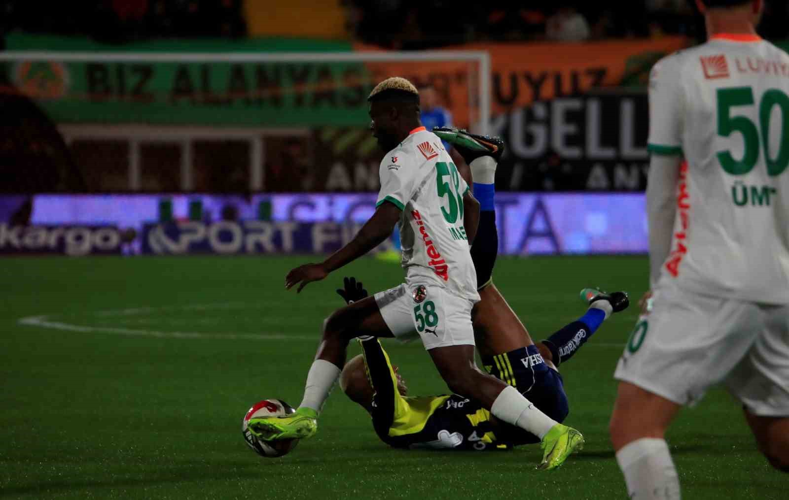 Trendyol Süper Lig: Corendon Alanyaspor: 2 - Fenerbahçe: 1 (Maç devam ediyor) 12 trendyol super lig corendon alanyaspor 2 fenerbahce 1 mac devam ediyor 8