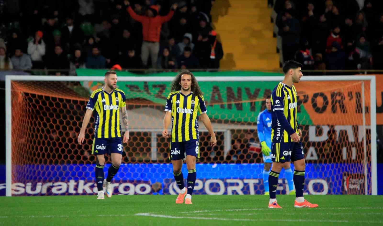 Trendyol Süper Lig: Corendon Alanyaspor: 2 - Fenerbahçe: 1 (Maç devam ediyor) 13 trendyol super lig corendon alanyaspor 2 fenerbahce 1 mac devam ediyor 9 7sm4uJKz
