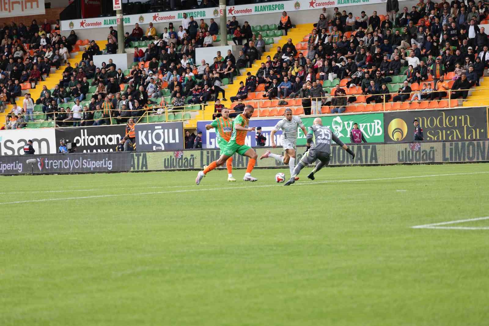 trendyol super lig corendon alanyaspor 2 kocaelispor 0 ilk yari 1 ifndB9Q9