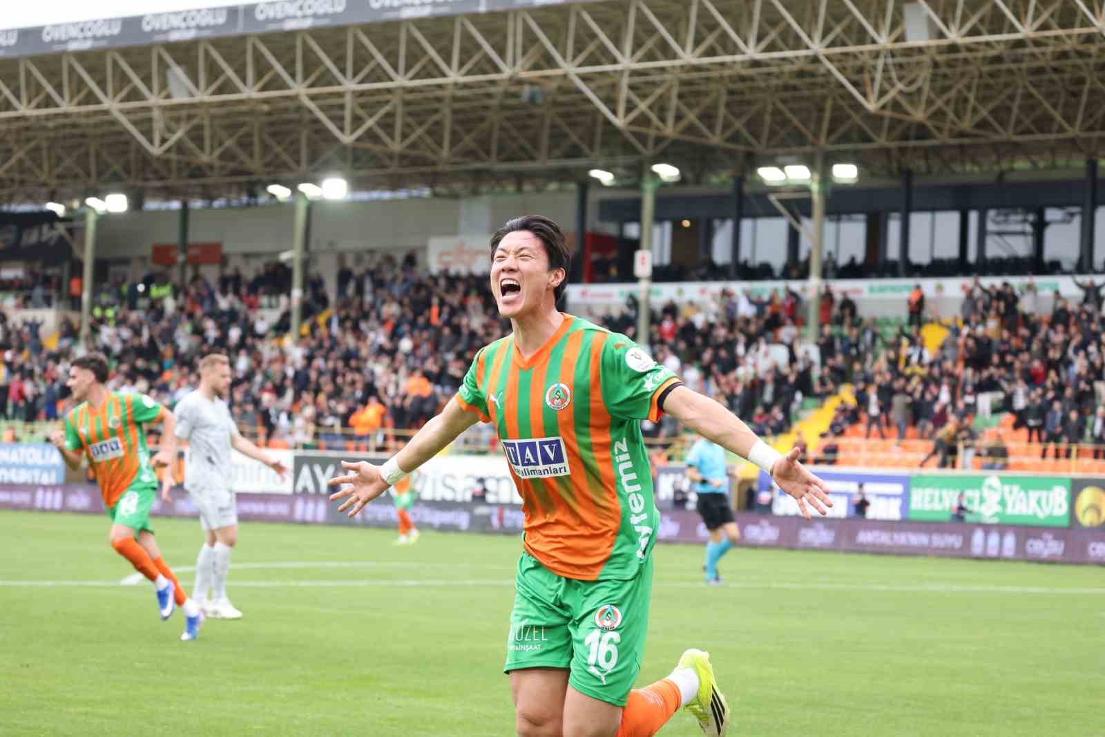 trendyol super lig corendon alanyaspor 2 kocaelispor 0 ilk yari 10 B13uw7E3