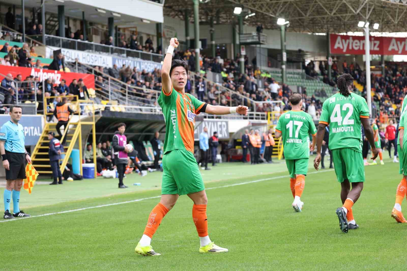 trendyol super lig corendon alanyaspor 2 kocaelispor 0 ilk yari 11 EiLugtNK