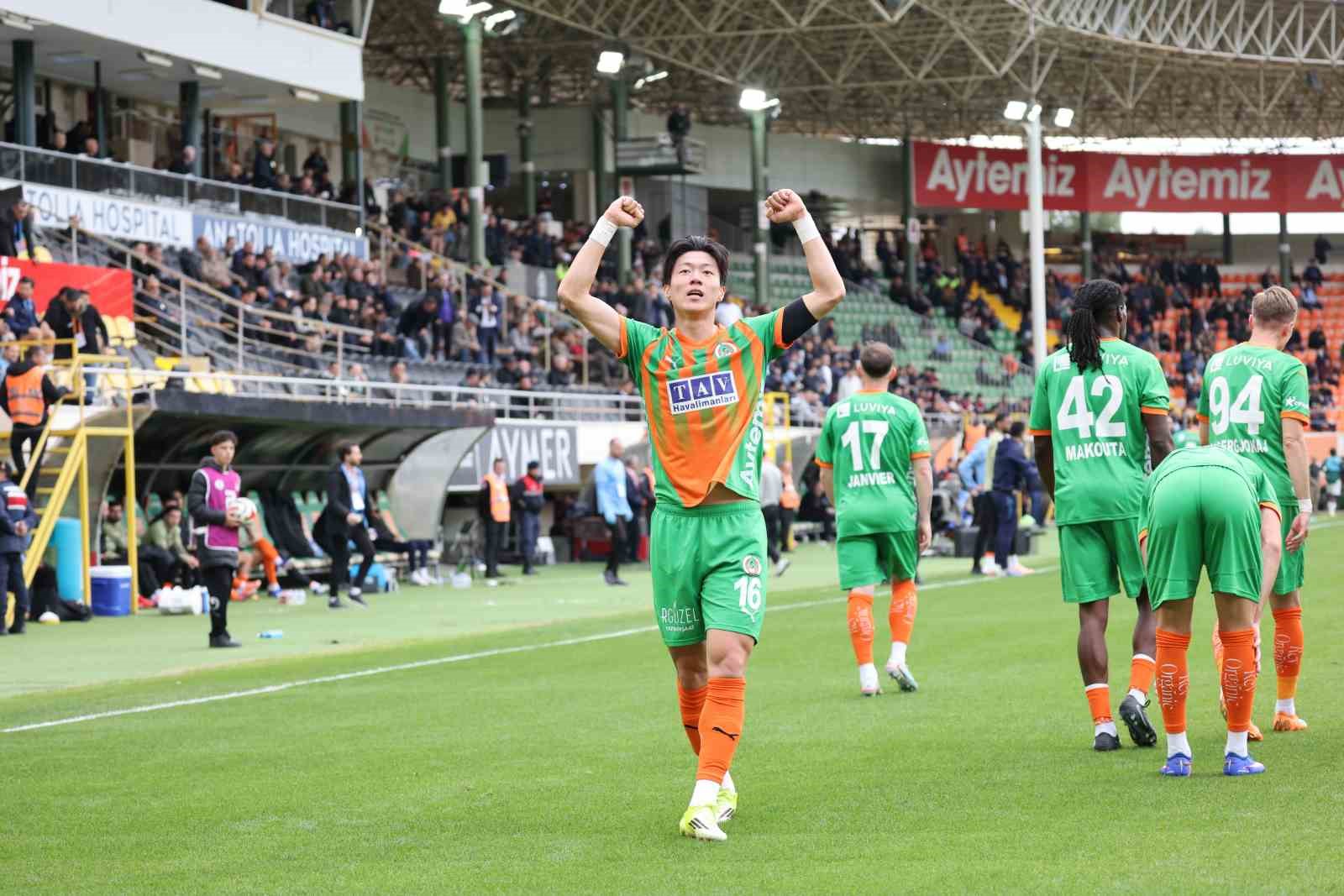 trendyol super lig corendon alanyaspor 2 kocaelispor 0 ilk yari 12 tUOvOWE1
