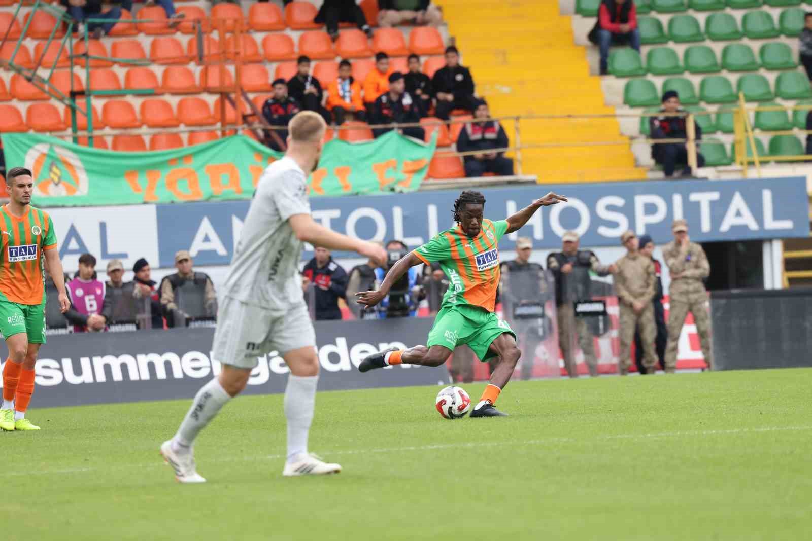 trendyol super lig corendon alanyaspor 2 kocaelispor 0 ilk yari 3 ajJlszug