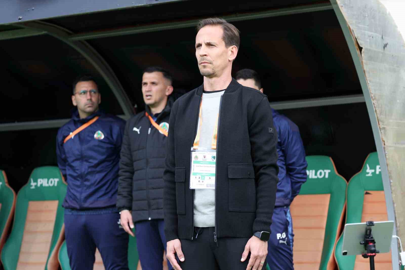 trendyol super lig corendon alanyaspor 2 kocaelispor 0 ilk yari 4 R3GhHwYV