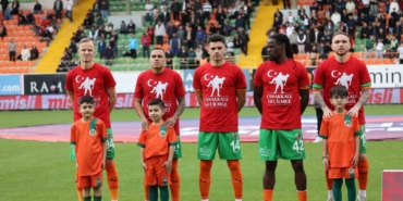 trendyol-super-lig-corendon-alanyaspor-2-kocaelispor-0-ilk-yari-O2R4lX6d.jpg