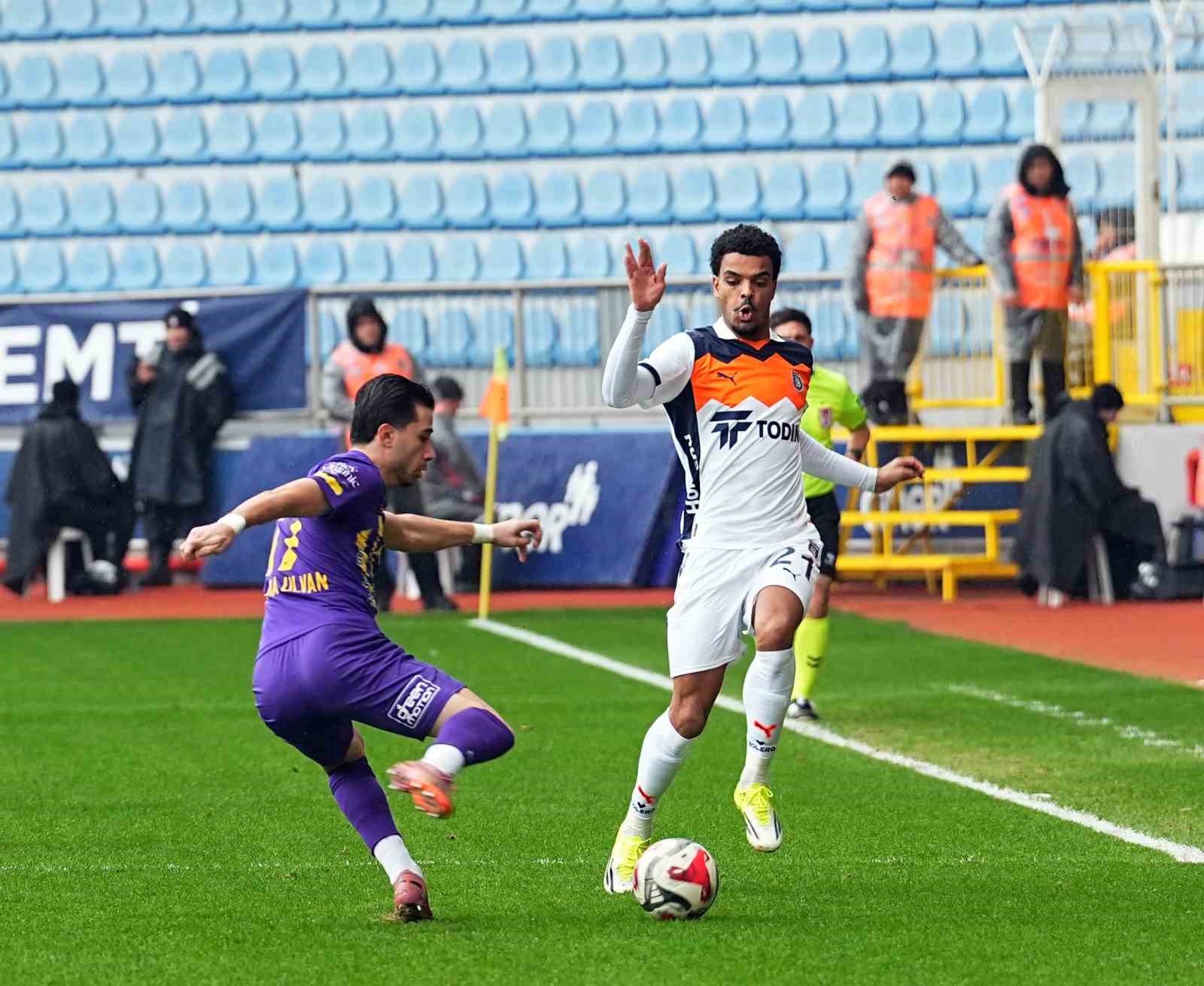 trendyol super lig eyupspor 0 basaksehir 1 mac devam ediyor 10 GRRFsOc8