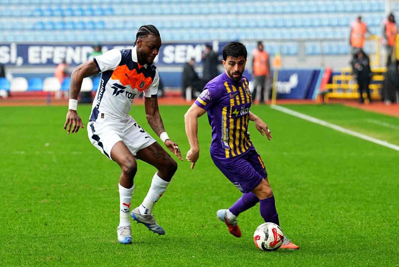 trendyol super lig eyupspor 0 basaksehir 1 mac devam ediyor 16 RSefs8cm