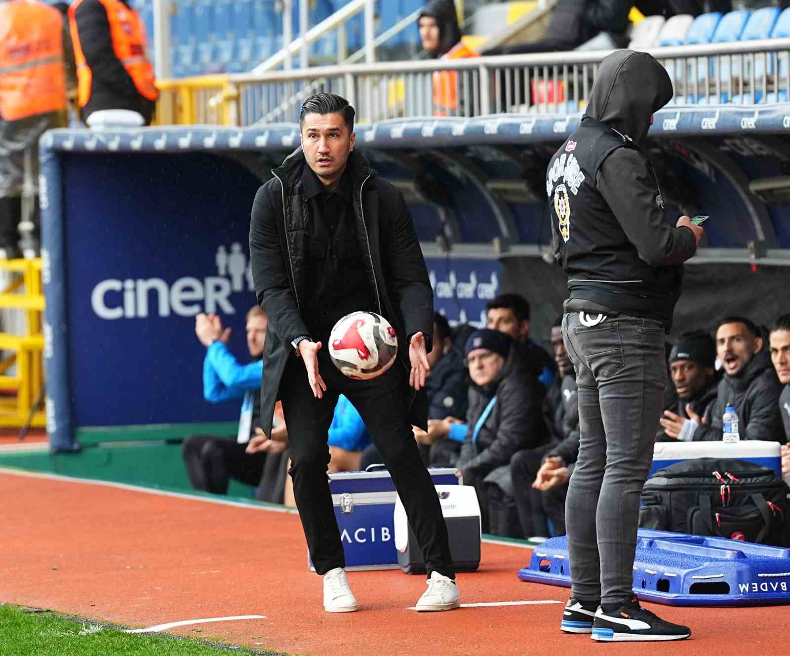 trendyol super lig eyupspor 0 basaksehir 1 mac devam ediyor 17 INueFwu9