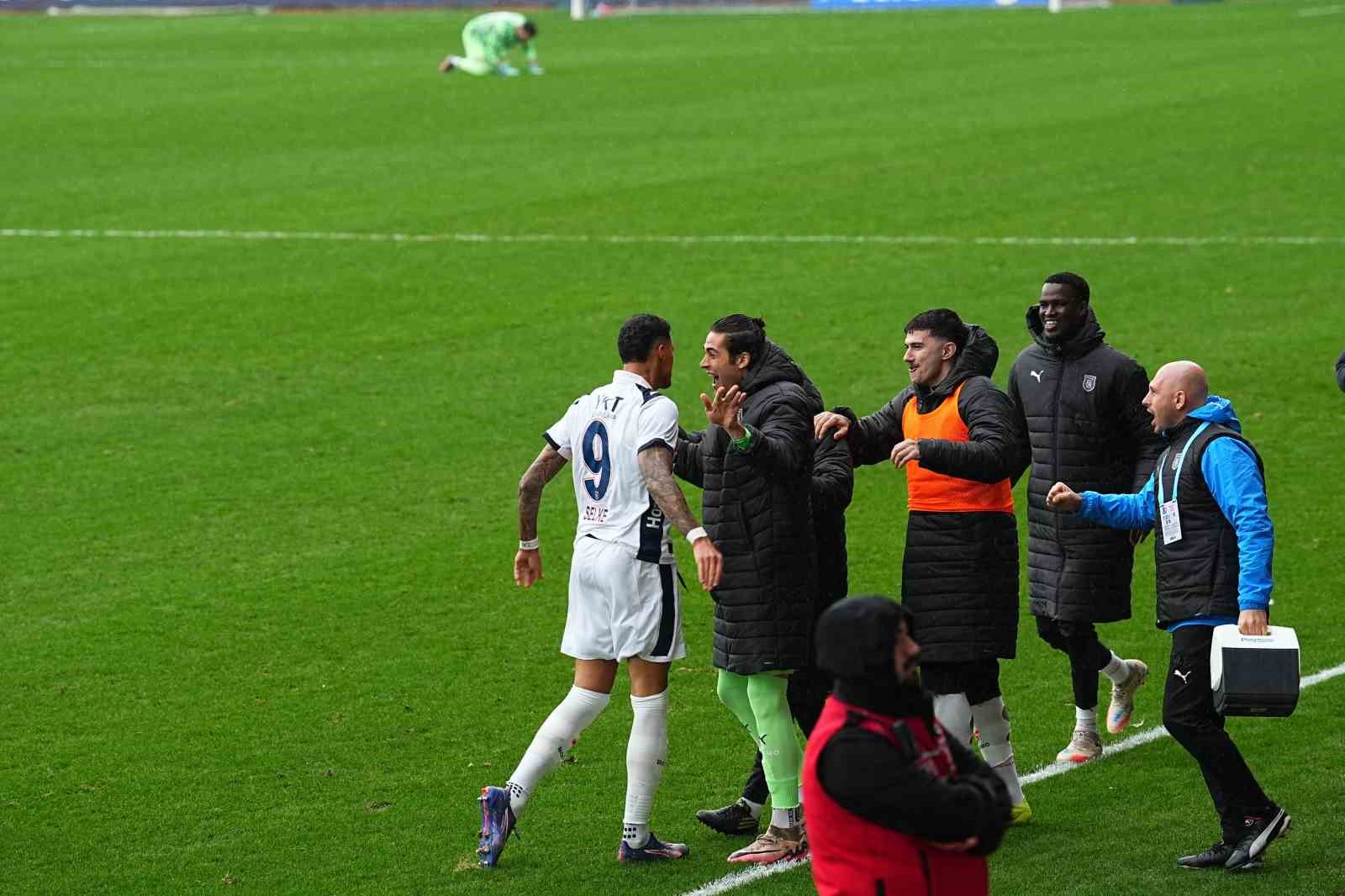trendyol super lig eyupspor 0 basaksehir 1 mac devam ediyor 20 bBYRt8AN